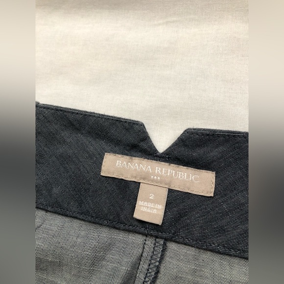 Banana Republic Grey Mini Skirt with Brown Buttons - Picture 4 of 6